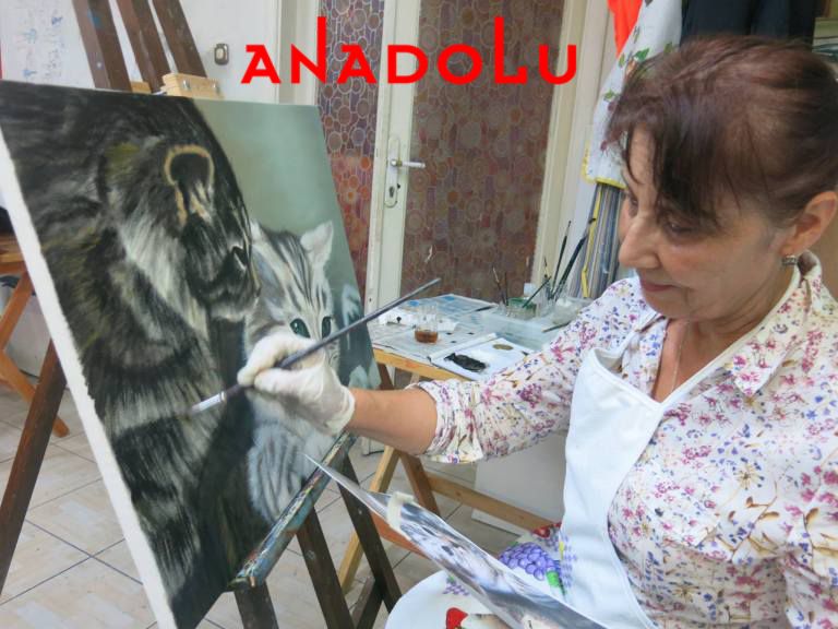 Yağlı boya Kedi Resmi Yapan Kadın Çizimi Gaziantepda