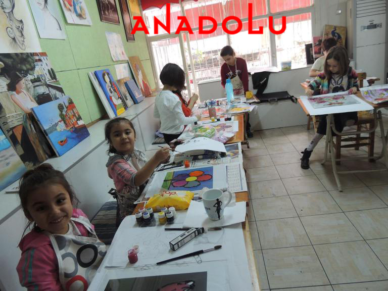 Çocuklar Resim Atölyesinde Gaziantepda