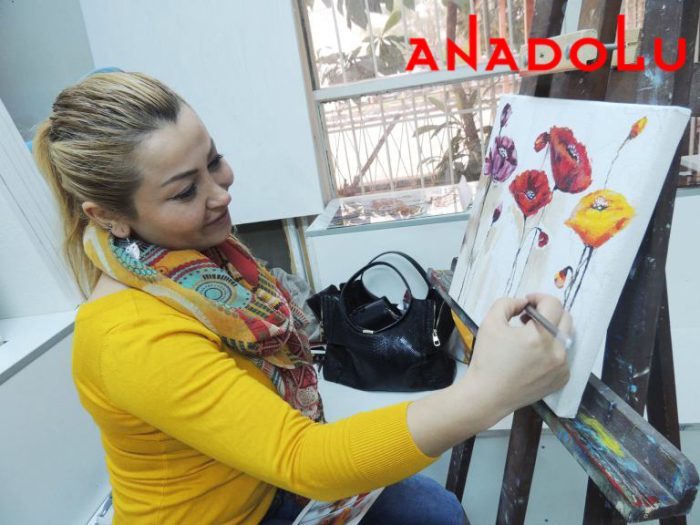 Yağlı boya Çiçekler Yapan Kadın Gaziantepda