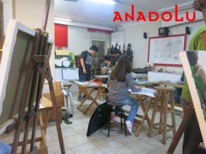 Kursiyerler Çizim Yaparken Gaziantep